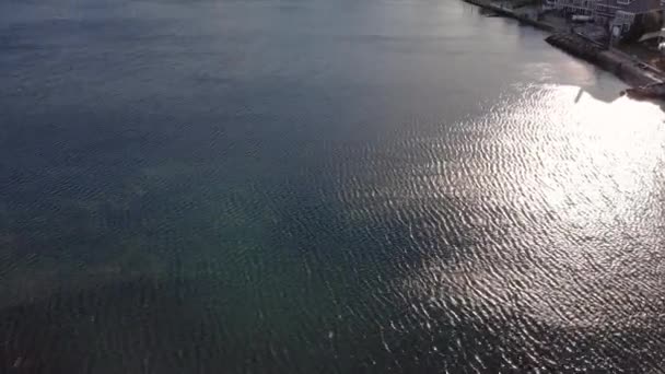 Drone Revela Casas Pitorescas Folhas Outono Perto Beira Mar Stamford — Vídeo de Stock