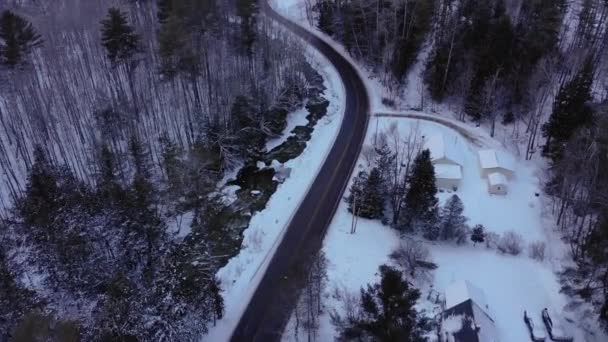 Pequeño Camino Sinuoso Las Montañas Nevadas Vermont Durante Puesta Del — Vídeos de Stock