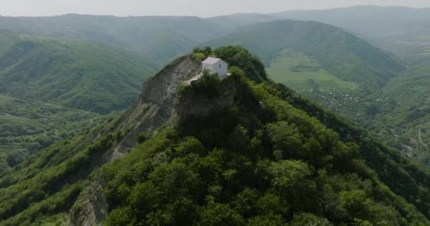 Маленький Домик Грузинском Пейзаже Скрытый Мира Дикой Природе — стоковое видео