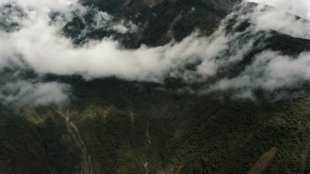 Nuvens Brancas Vulcão Tungurahua Baos Água Santa Equador Inclinação Drone — Vídeo de Stock