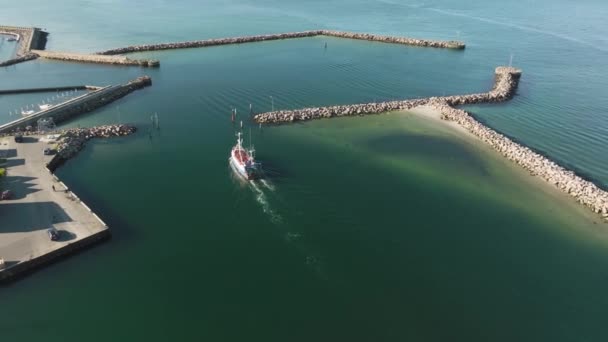 Bateau Pêche Déplace Long Équateur Port Dans Cette Vue Aérienne — Video