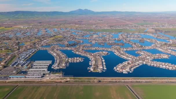 Panoramiczny Widok Cały Kompleks Rezydencji Delta Discovery Bay Wschodniej Części — Wideo stockowe