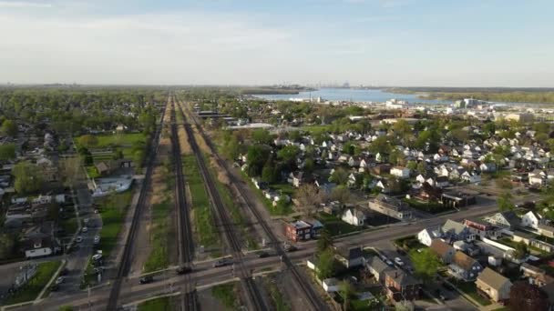Endlose Eisenbahn Die Durch Die Kleinstadt Wyandotte Führt Luftaufnahme — Stockvideo