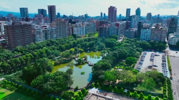 Luchtfoto Sun Yat Sen Memorial Hall Park Met Meer Skyline — Stockvideo