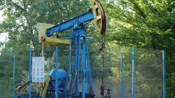 カンピナ ルーマニアの原油ポンプ油の静的なビュー — ストック動画