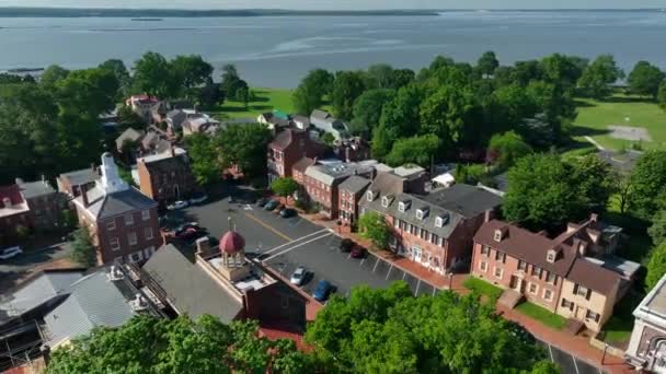 Rzeka Delaware Aerial Pullback Ujawnia Historyczny New Castle Delaware Usa — Wideo stockowe