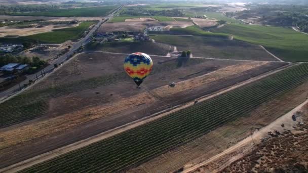 Flygfoto Varmluftsballong Som Flyger Över Temecula Kalifornien Amerika — Stockvideo