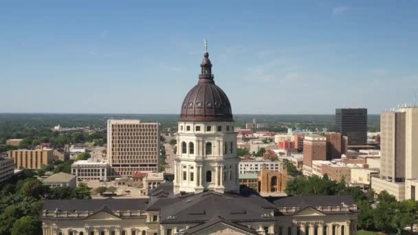 Kansas Statliga Huvudstaden Byggnad Topeka Kansas Närbild Med Drönare Video — Stockvideo