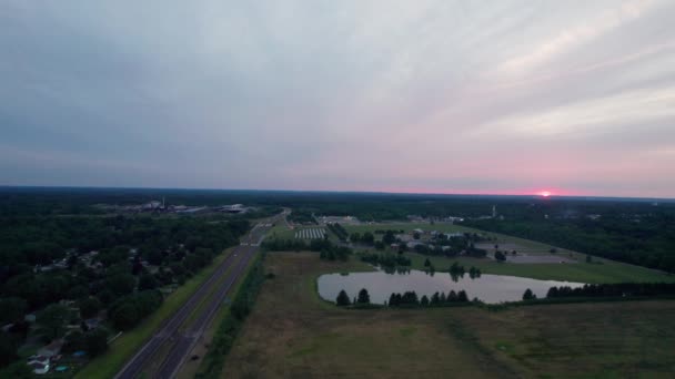 Drone Widok Pięknego Zachodu Słońca Czyni Niebo Pomarańczowym — Wideo stockowe