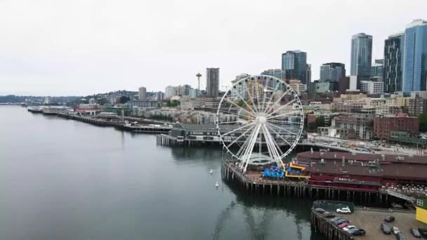 Drone Vola Colpo Della Grande Ruota Panoramica Nel Centro Seattle — Video Stock