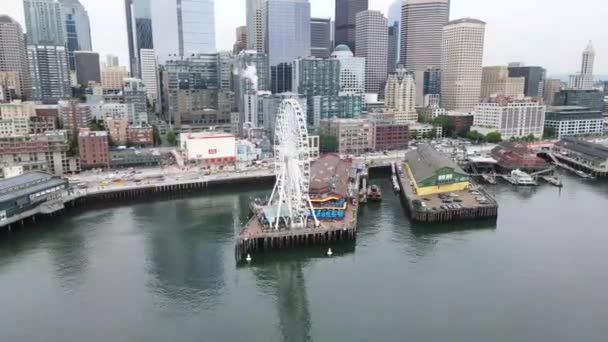 Drone Vola Colpo Della Grande Ruota Panoramica Nel Centro Seattle — Video Stock