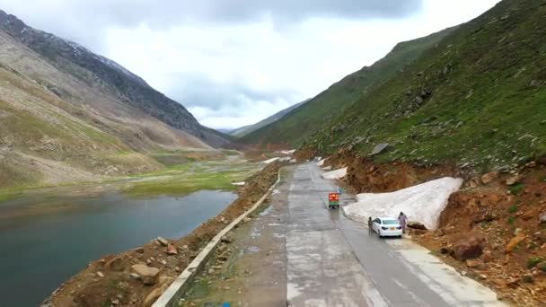Sledování Dron Záběr Tuk Tuk Babusar Průsmyku Pákistánu Údolí Kaghan — Stock video