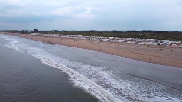 Drohnenaufnahme Einer Küste Der Nordsee Mit Wolken Hintergrund — Stockvideo