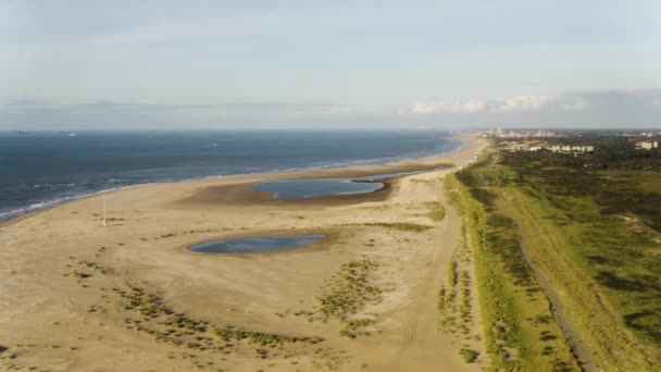 人工砂质发动机沙洲保护荷兰Kijkduin海岸线 — 图库视频影像