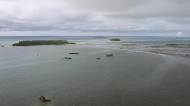 Aerial Slow Rise Old Fishing Boat Shipwrecks Stranded Shallow Water — Stock Video