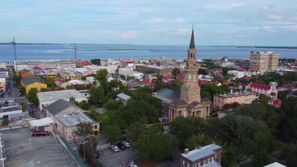 Drone Orbita Scatto Dello Skyline Charleston Con Chiesa Philips Visibile — Video Stock