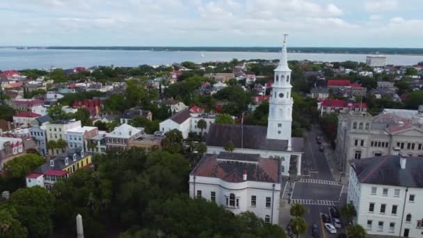 Ett Banbrytande Drönarskott Som Visar Charlestons Skyline Och Michaels Anglikanska — Stockvideo