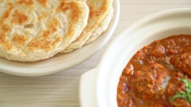 Chicken Tikka Masala Spicy Curry Meat Food Roti Naan Bread — Vídeos de Stock