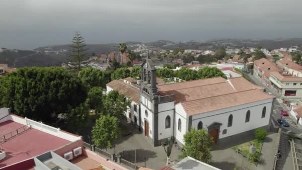 Iglesia San Roque Firgas Gran Canaria Arco Aéreo — Vídeos de Stock