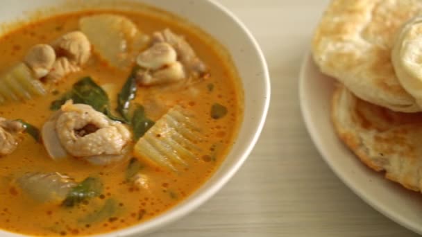 Chicken Curry Soup Roti Naan Chicken Tikka Masala Asian Food — стоковое видео