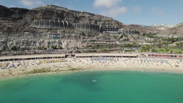 Hotely Zabudované Dramatické Krajiny Výhledem Playa Amadores Španělsko — Stock video