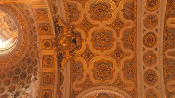 Low Angle Shot Interior Golden Colored Design Ceiling Church Saint — Stock Video