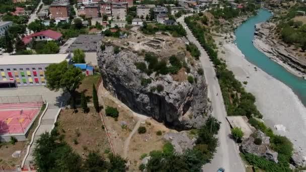 Prmet 알바니아 탈주에 마을이자 자치체이다 돌들을 공중에서 영상입니다 공중에서 찍은게보이는 — 비디오