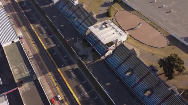 Veduta Aerea Delle Auto Corsa Che Attraversano Traguardo Durante Gara — Video Stock