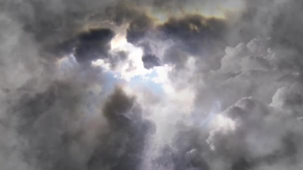 Nubes Oscuras Cielo Azul — Vídeos de Stock