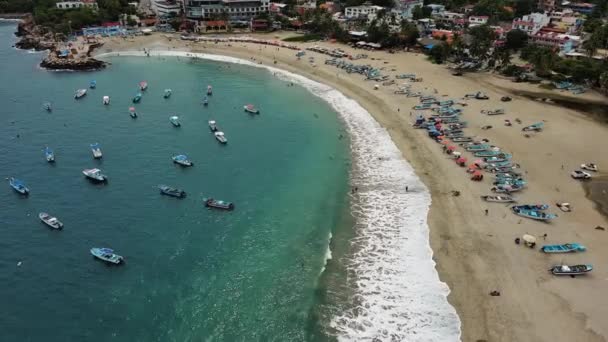 Tengerészgyalogosok Beach Aerial Drone Fly Felett Csónakok Kék Tenger Trópusi — Stock videók