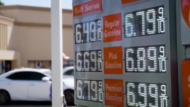 Preços Elevados Gás Posto Gasolina Entrar Califórnia Close Para Regular — Vídeo de Stock