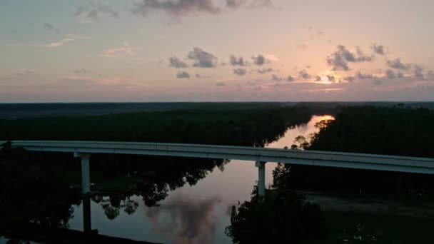 Αεροφωτογραφία Στυλ Dolly Κινείται Μακριά Από Florida Ενδοαστιακή Γέφυρα Αυτοκινητόδρομο — Αρχείο Βίντεο