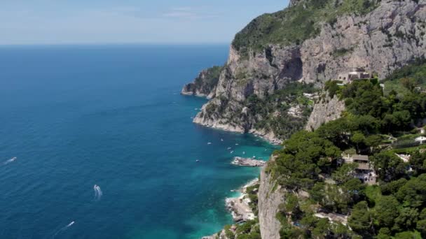 Dramatyczne Klify Widokiem Malownicze Wybrzeże Egzotycznej Capri Włochy Aerial — Wideo stockowe