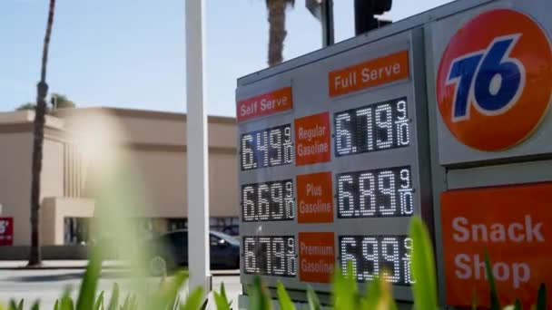 Preços Elevados Gás Posto Gasolina Entrar Califórnia — Vídeo de Stock