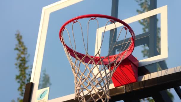 Persona Che Spara Pallone Basket Nuovo Cerchio Manca Ogni Volta — Video Stock