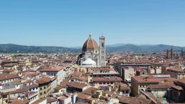 イタリアの有名な大聖堂に接近する空中ドローン — ストック動画