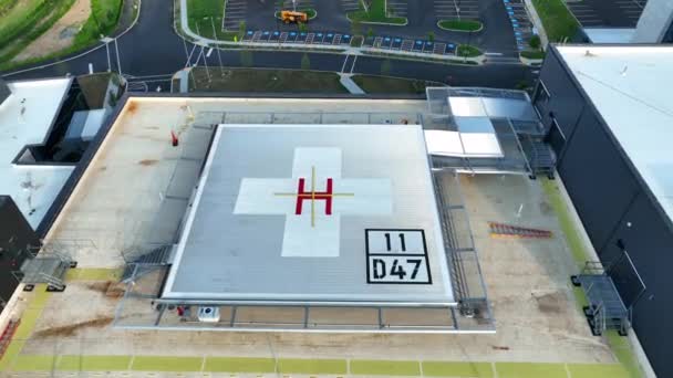 Vista Aérea Heliporto Hospital Moderno Estabelecimento Tiro Emergência Médica — Vídeo de Stock