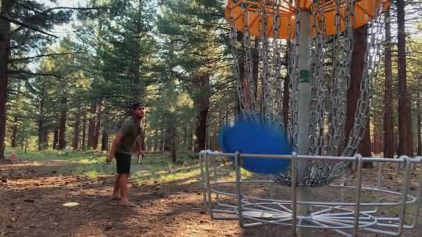 Two Young Caucasian Men Casually Finish Hole Disk Golf Putting — Stock Video