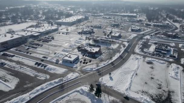 Luchtfoto Van Prachtige Wegen Gebouwen Bedekt Met Sneeuw Tijdens Het — Stockvideo