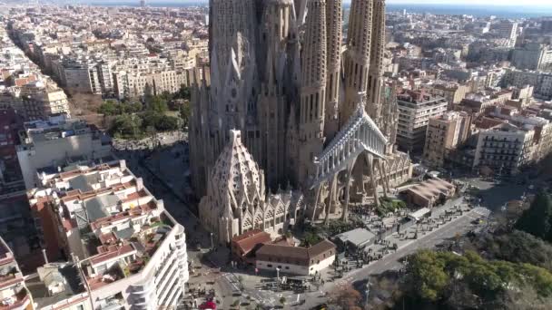 Veel Mensen Bezoeken Kathedraal Van Sagrada Familia Barcelona Spanje — Stockvideo