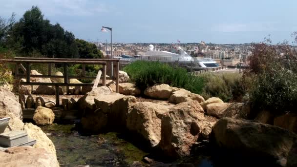 Fontana Fiume Tranquilla Nel Parco Herbert Ganado Floriana Malta Con — Video Stock