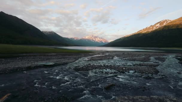 Freshwater Flowing Rocky Stream Mountain Views Anchorage Alaska Wide Static — Stock Video