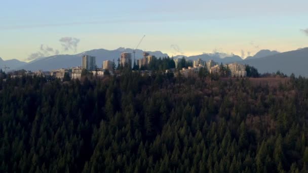 Verhoogde Multi Verdiepingen Structuren Van Simon Fraser University Met Evergreen — Stockvideo