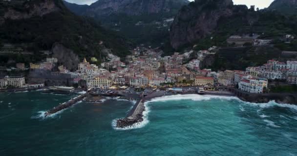 Večerní Světla Slavného Turistického Města Amalfi Italském Pobřeží Letecké — Stock video