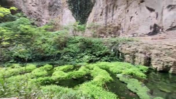 Devetashka Caverna Localizada Perto Letnitsa Lovech Bulgária Uma Grande Atração — Vídeo de Stock