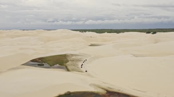 Group Line Riding Atv Vehicles Brazil Sand Dunes Drone Tracking — Stock Video
