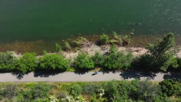 Aerial View Cyclist Traveling Alongside Spokane River — Stock Video