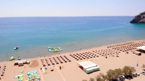 Playas Disfrutando Playa Tsambika Durante Verano Rodas Grecia Antena — Vídeos de Stock