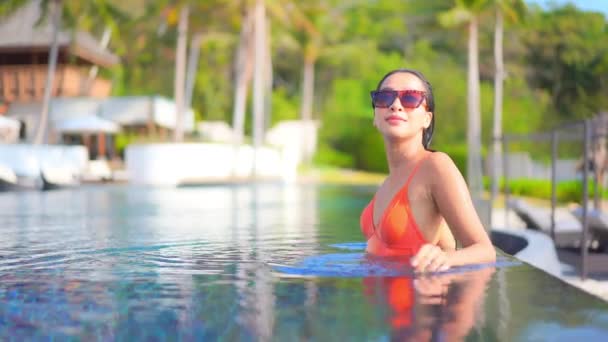 Beuatiful Sexy Egzotyczna Kobieta Basenie Tropical Resort Korzystających Słoneczny Dzień — Wideo stockowe