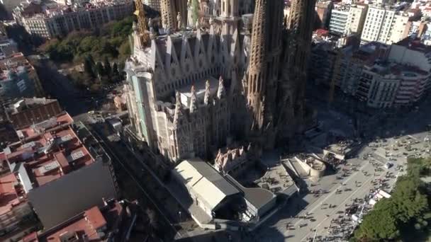 Vista Aérea Turistas Esperando Entrada Bela Catedral Sagrada Família Barcelona — Vídeo de Stock